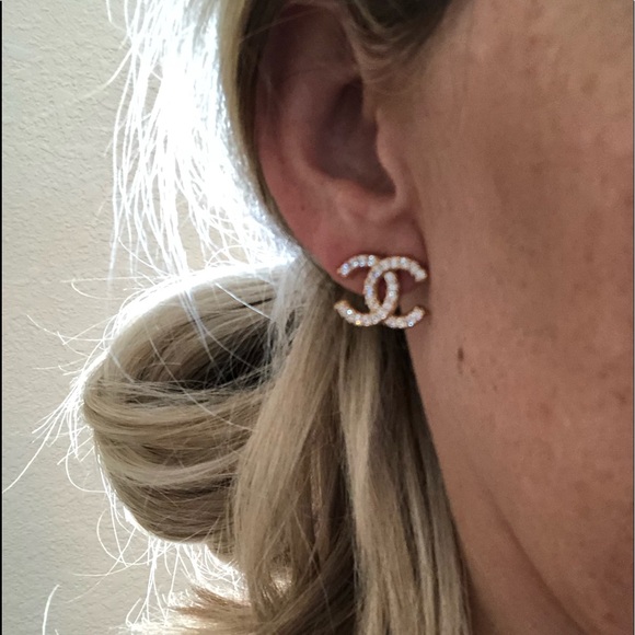 ❌SOLD❌CHANEL 20A Gold & Crystal Stud Logo Earrings - Picture 13 of 13